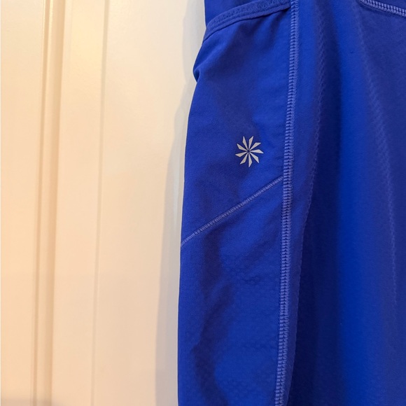 Athleta Donny Be Free Knicker Capri Crop Stash pockets Electric Blue Medium EUC - Picture 3 of 4